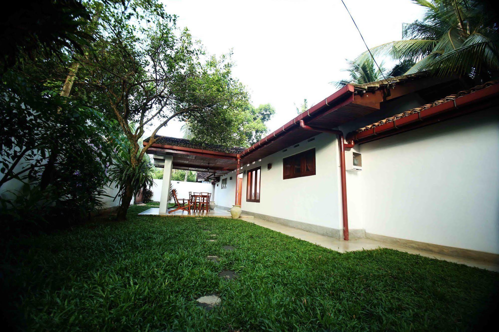 Summer Dew Villa Talpe Extérieur photo