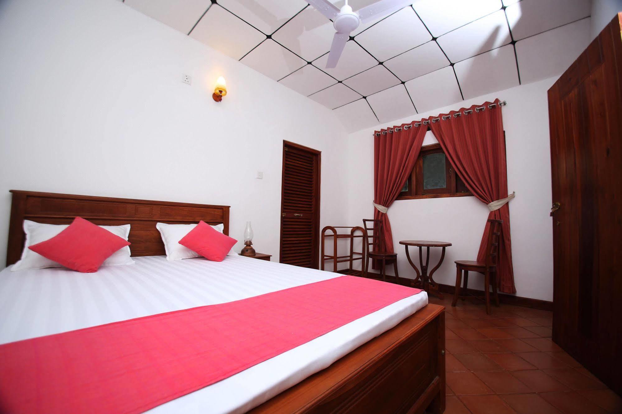 Summer Dew Villa Talpe Extérieur photo