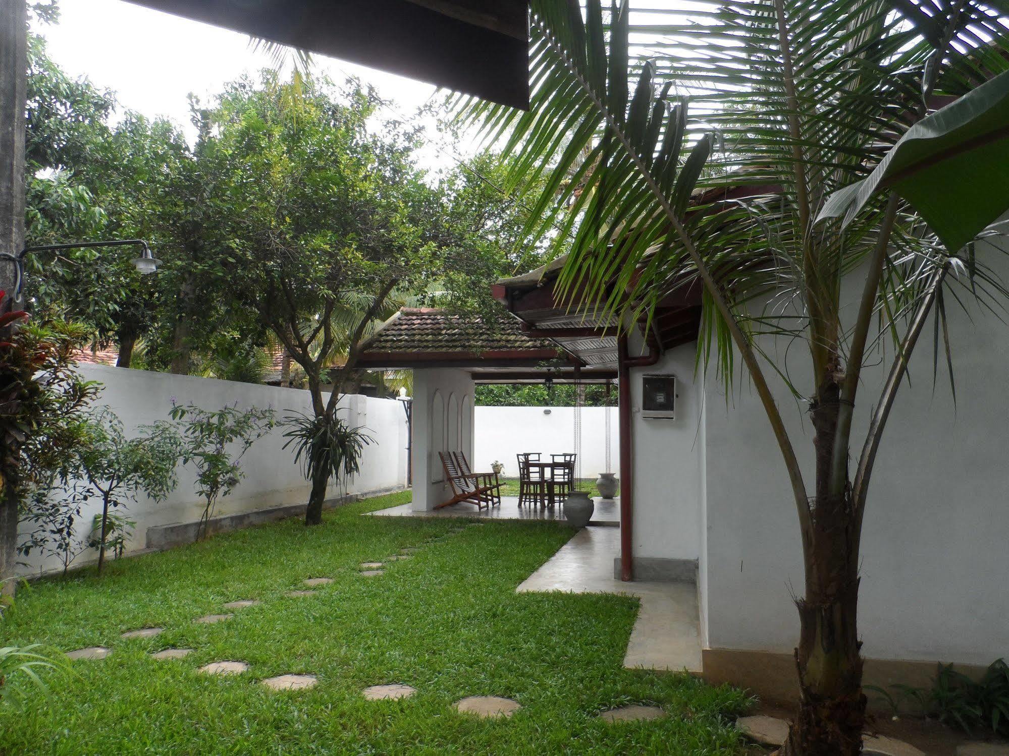 Summer Dew Villa Talpe Extérieur photo