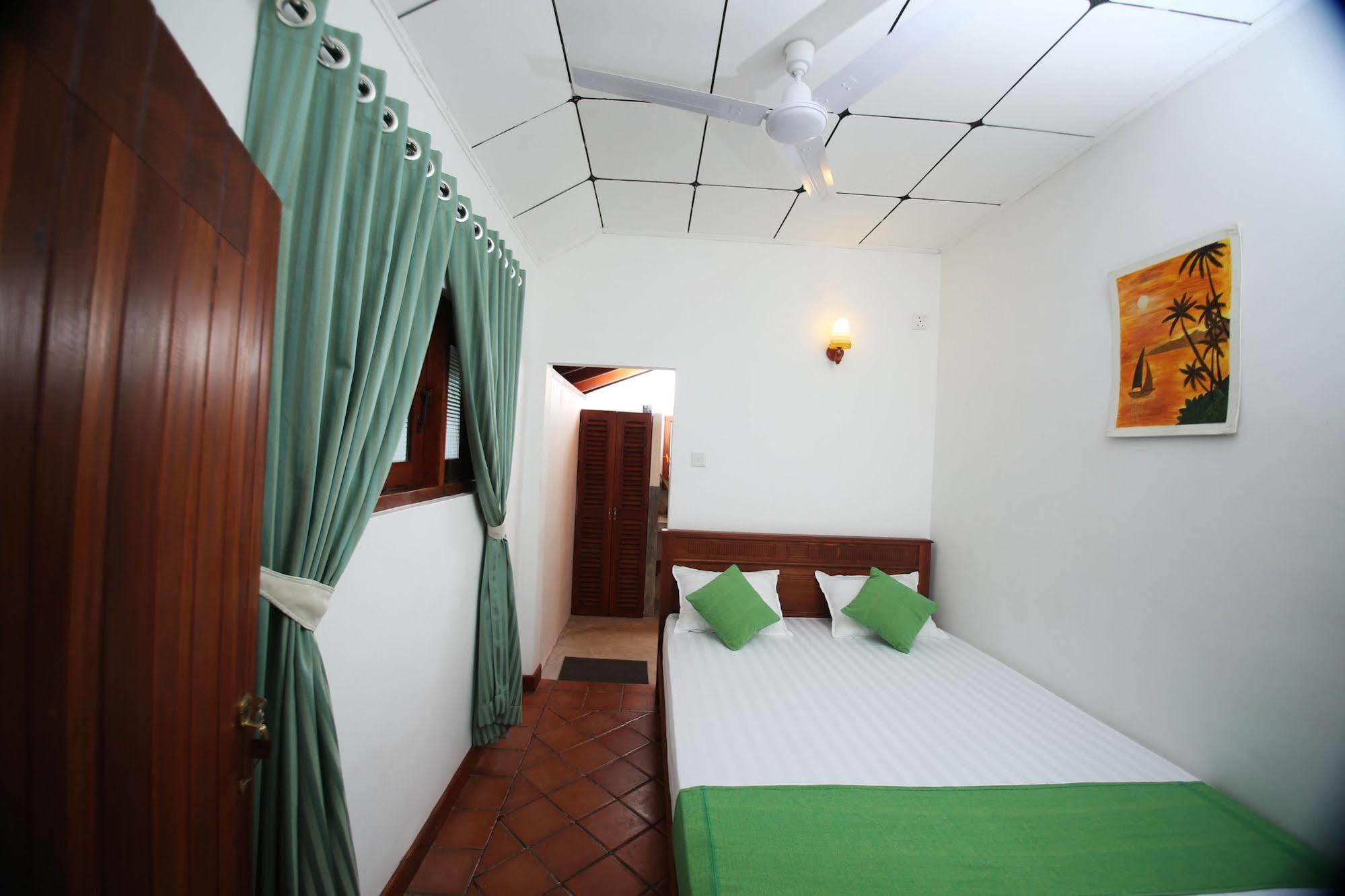 Summer Dew Villa Talpe Extérieur photo