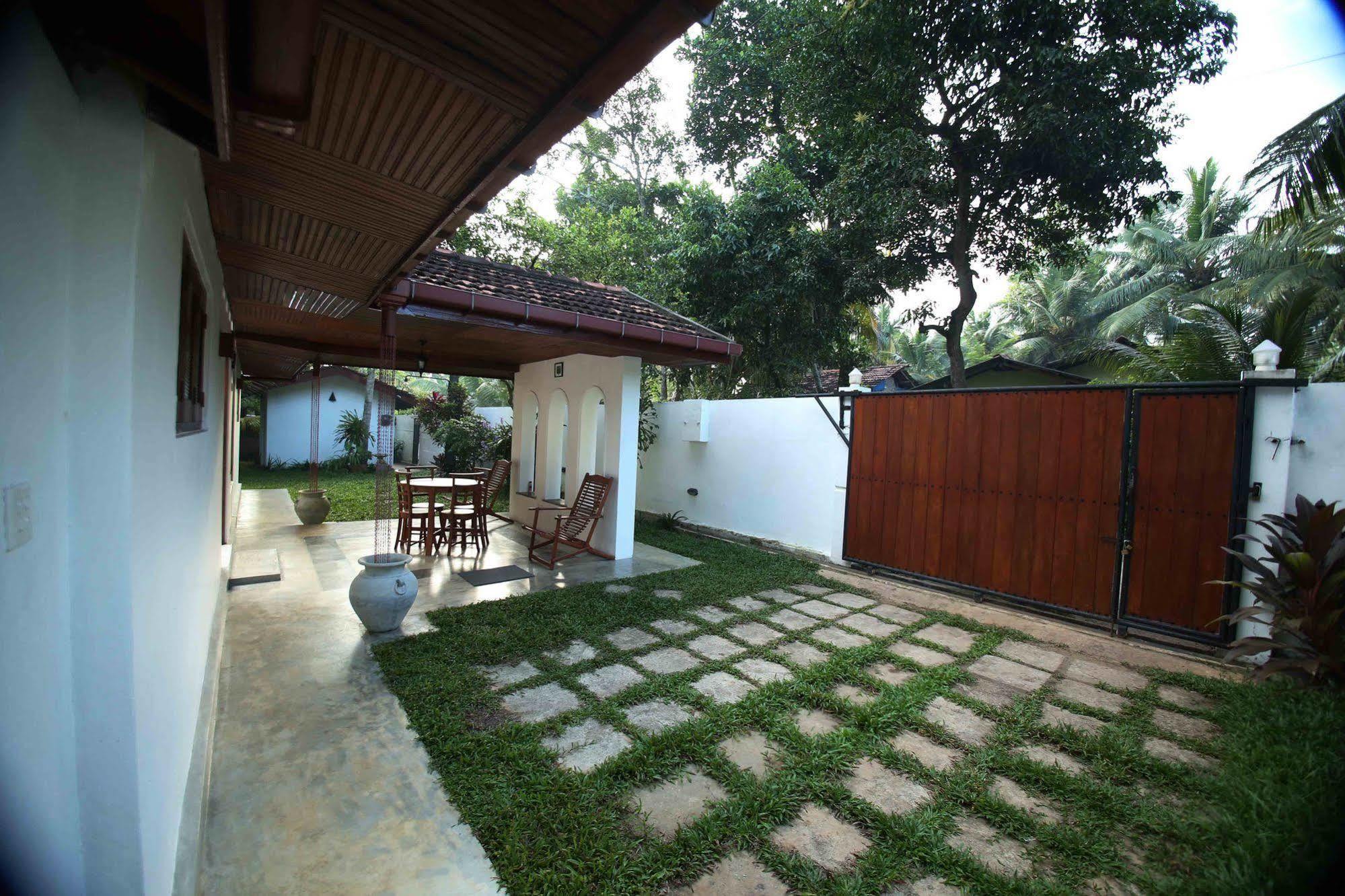 Summer Dew Villa Talpe Extérieur photo